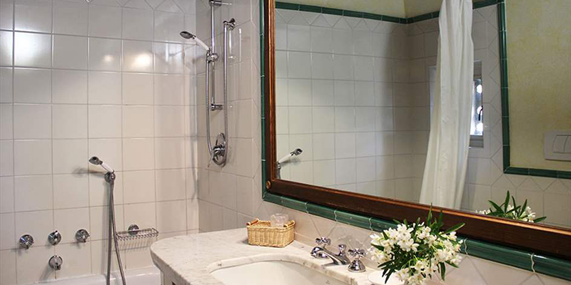 La Torre bathrooms